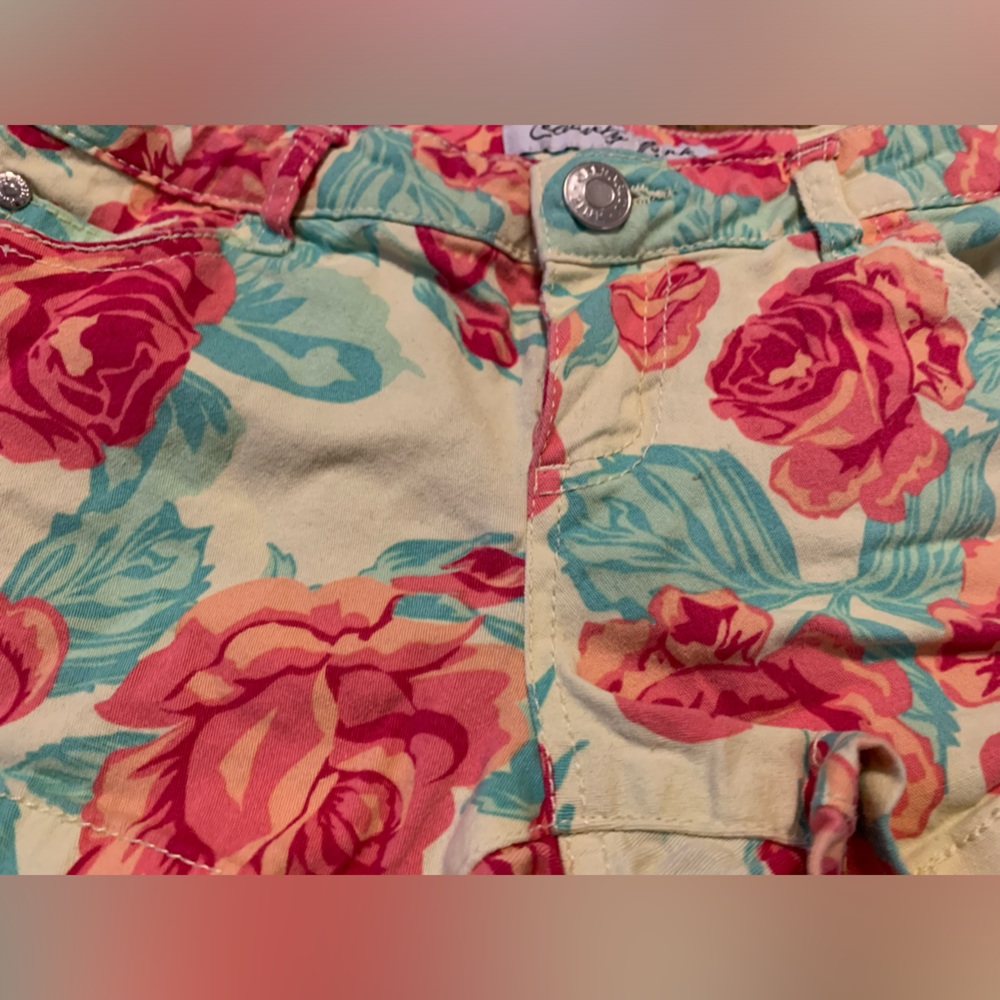 Shorts - Picture 4 of 5